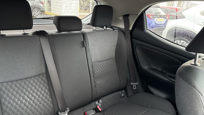 Toyota Yaris 1.5 Hybrid Design 5dr CVT Hybrid Hatchback